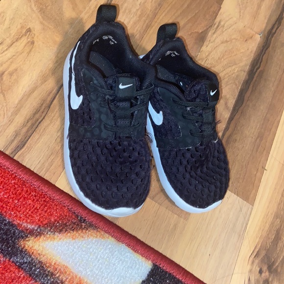 Nike Shoes - Picture 1 of 3